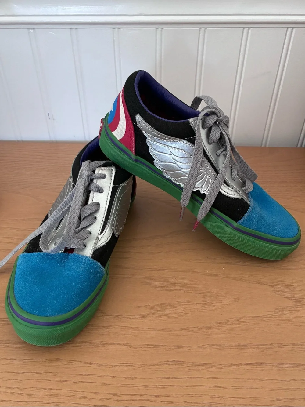 Kids Vans Marvel Avengers Superhero Old Skool Skate Sneaker Size 1.5